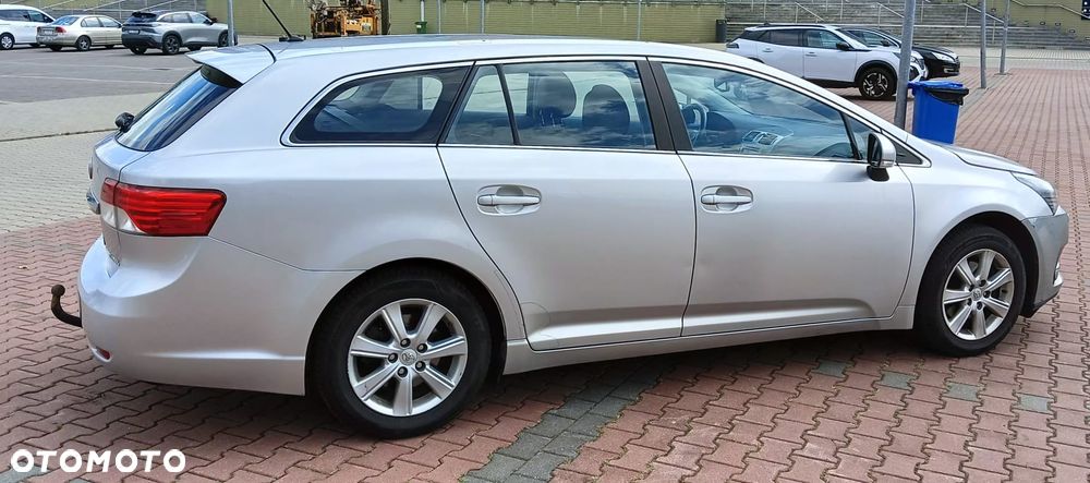 Toyota Avensis 2.0 Style MS - 14