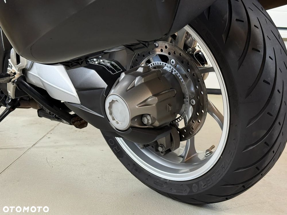 Honda VFR - 8