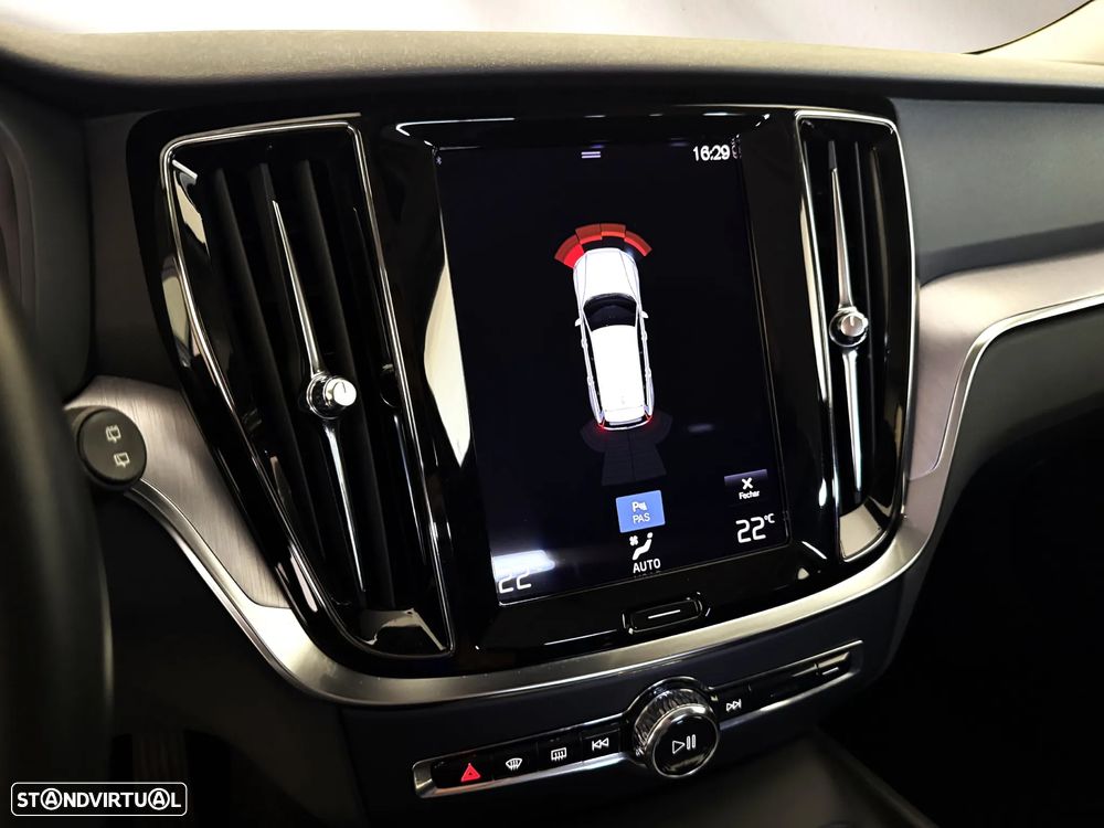 Volvo V60 2.0 B4 Momentum Geartronic - 6