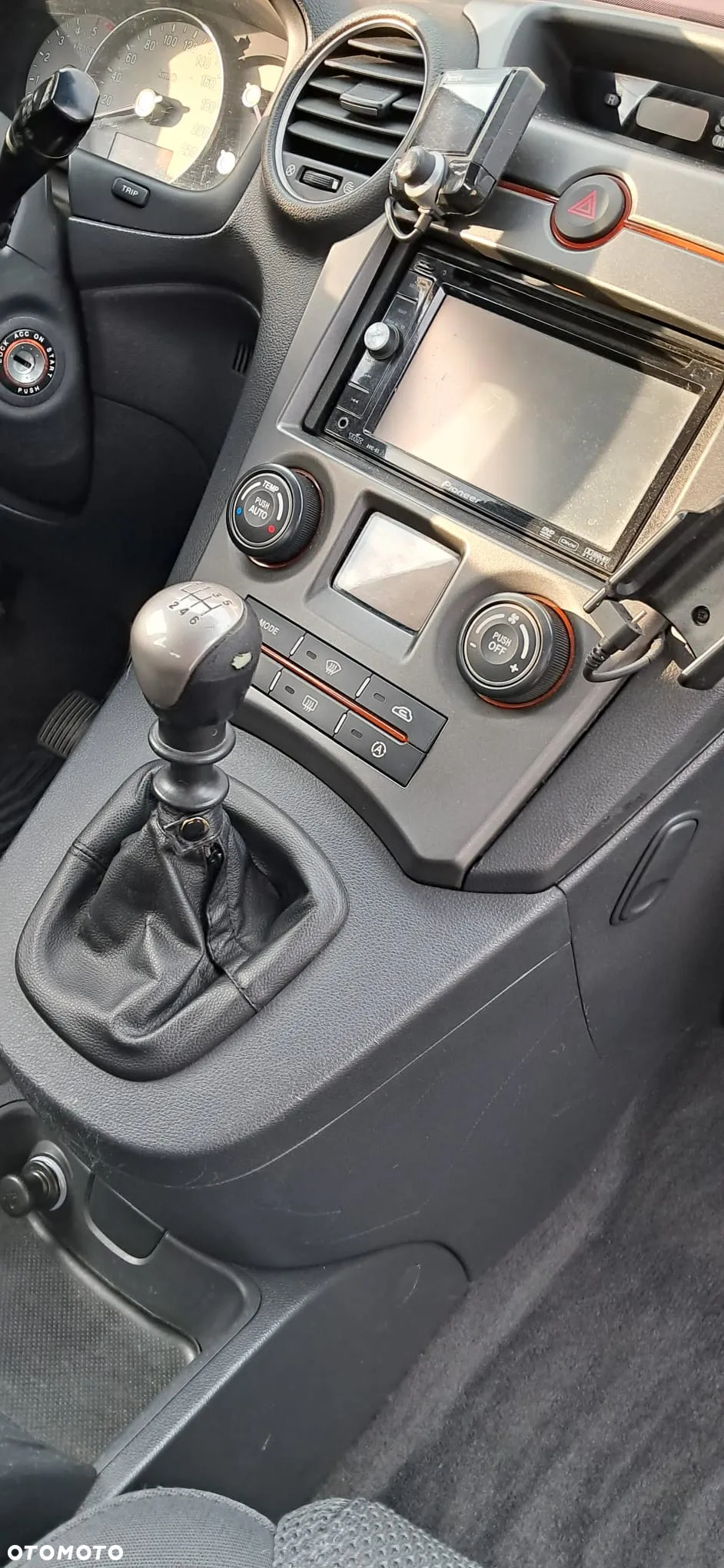 Kia Carens 2.0 CRDi Tour - 13