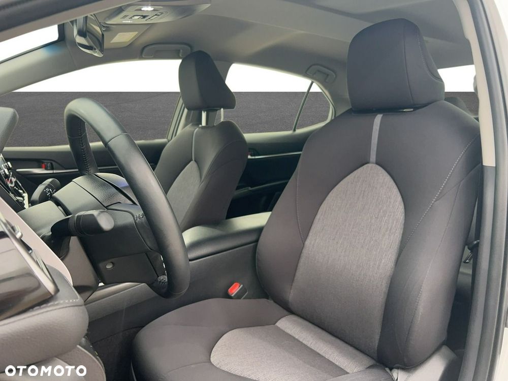 Toyota Camry - 16