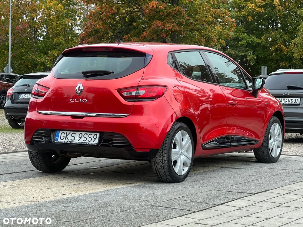 Renault Clio 1.2 16V 75 Life - 11