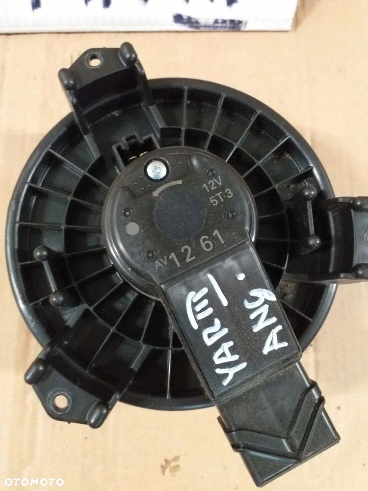 Toyota Yaris III dmuchawa silniczek nawiewu - 2