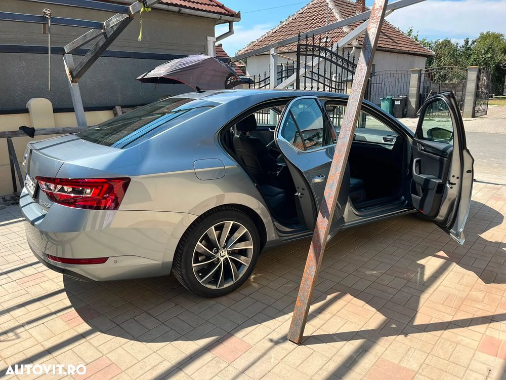 Skoda Superb 2.0 TDI DSG 4X4 Laurin & Klement - 3
