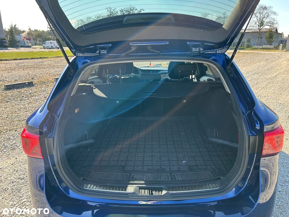 Toyota Avensis 2.0 D-4D Premium - 9