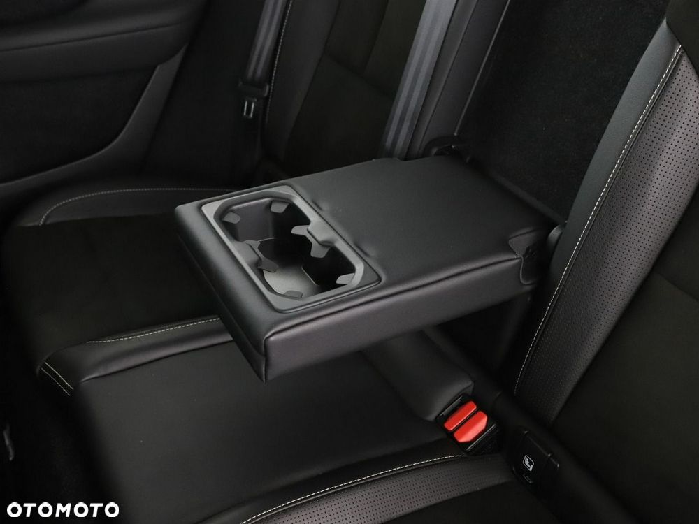 Volvo XC 40 D4 SCR AWD R-Design - 39