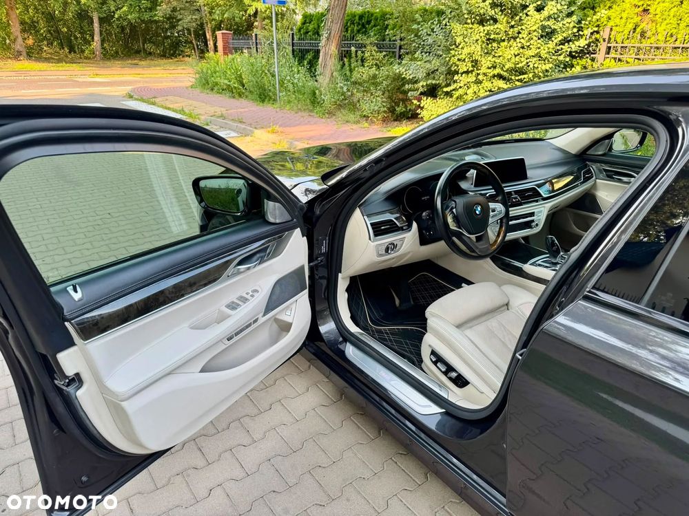 BMW Seria 7 750Li xDrive - 22