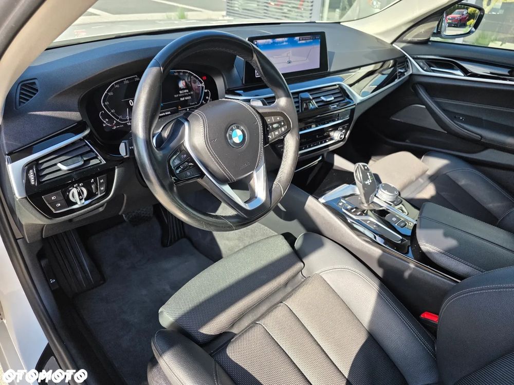 BMW Seria 5 530e iPerformance xDrive Sport Line sport - 30