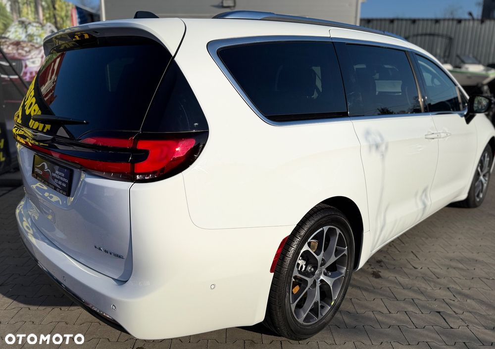 Chrysler Pacifica - 13