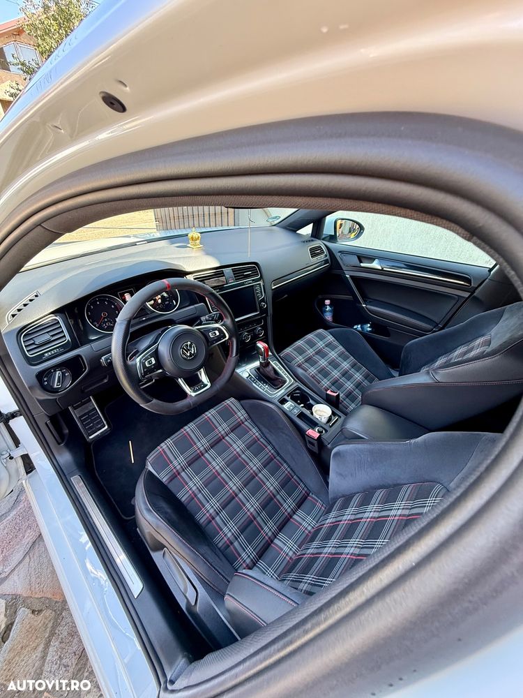Volkswagen Golf - 18