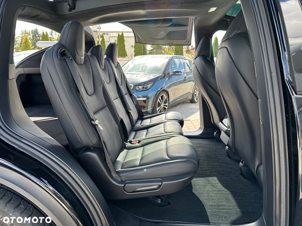 Tesla Model X - 16