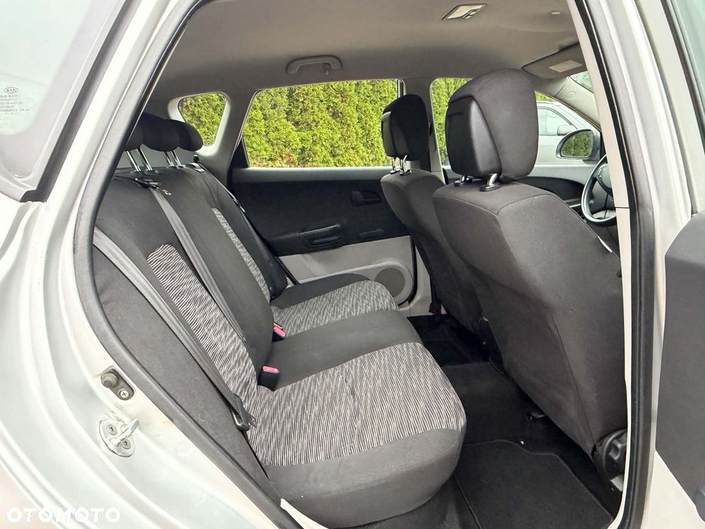 Kia Ceed - 14