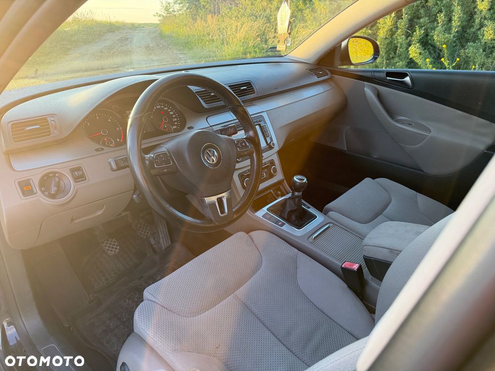 Volkswagen Passat 2.0 TDI DPF Comfortline - 10