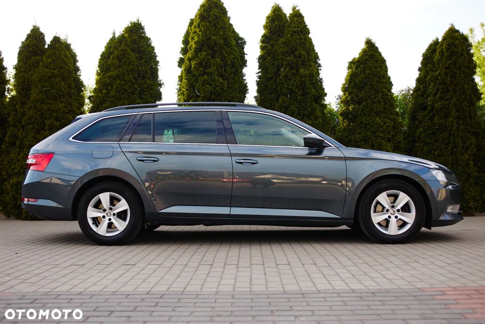Skoda Superb 2.0 TDI 4x4 Premium Edition - 9