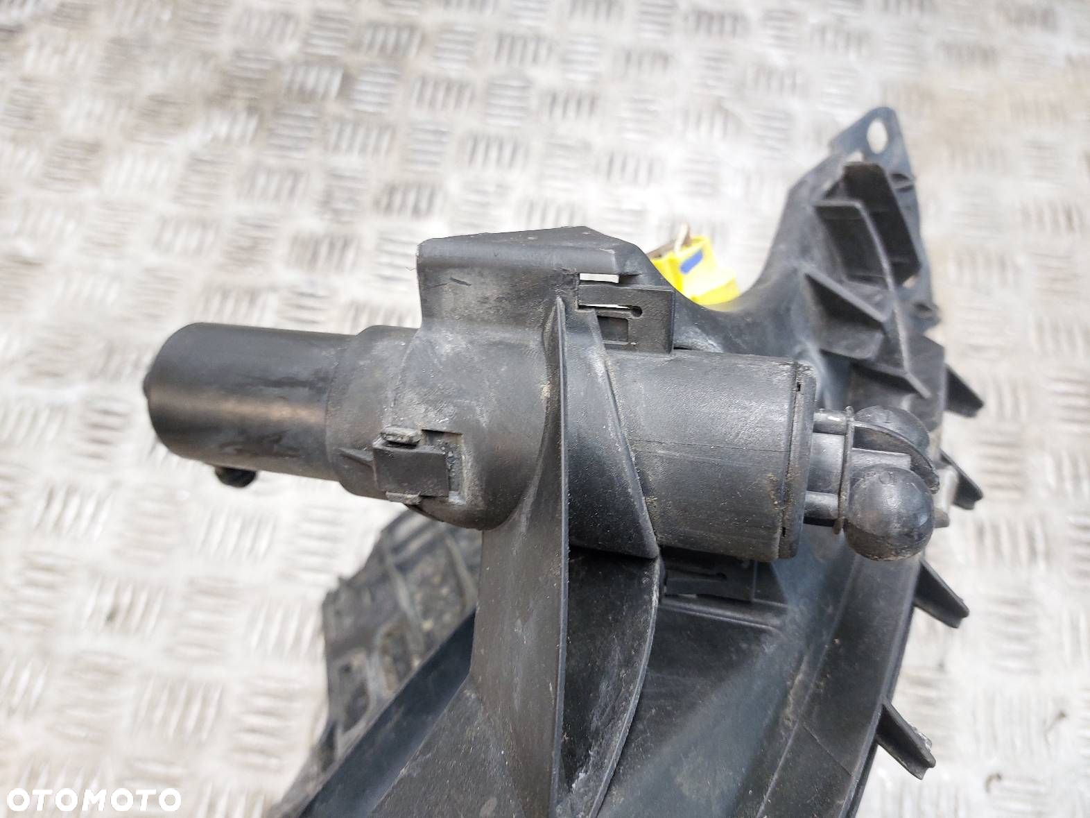 ŚLIZG BŁOTNIKA PRAWY + SPRYSKIWACZ LAMPY AUDI A5 8T 8T0805608R - 3