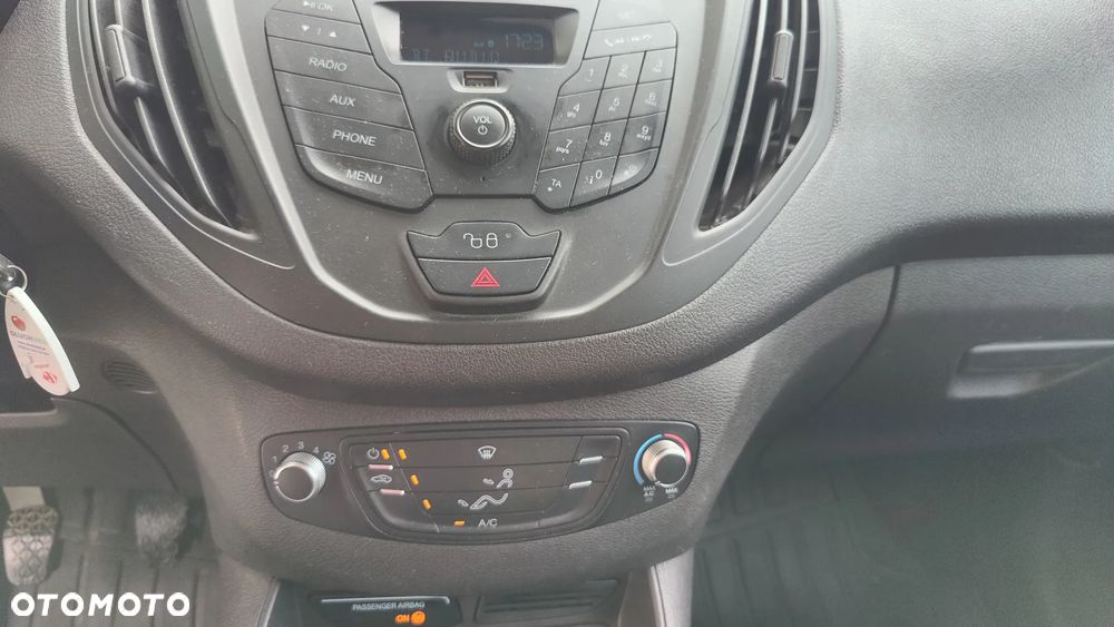 Ford Transit Courier - 10