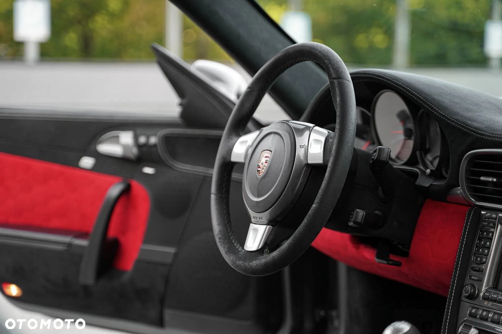 Porsche 911 Carrera 4 S - 17