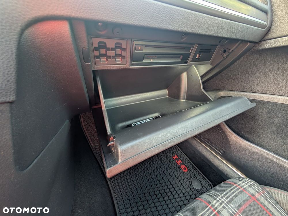Volkswagen Golf - 25