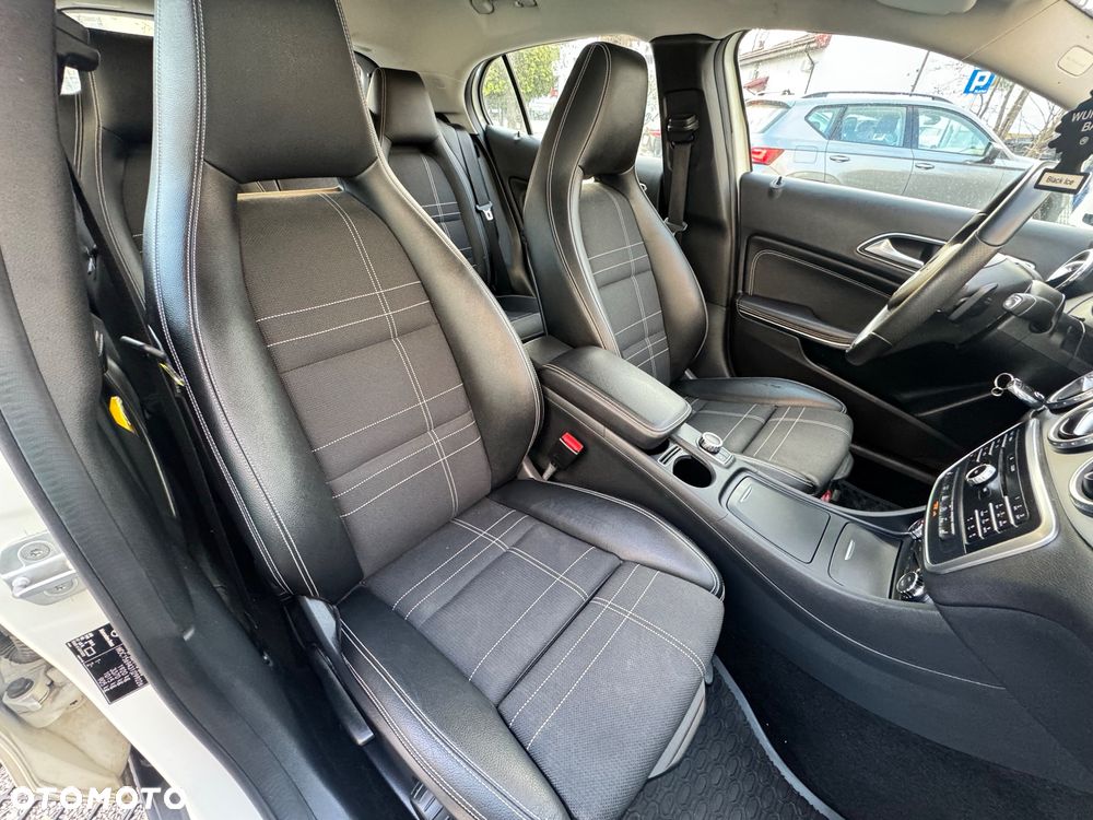 Mercedes-Benz GLA 200 7G-DCT - 38