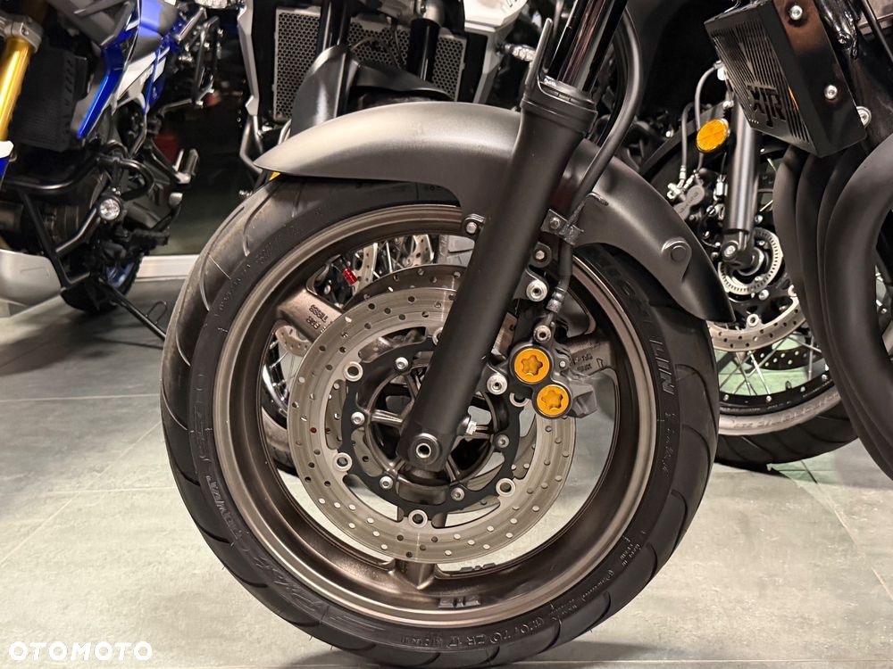 Yamaha XJR - 34