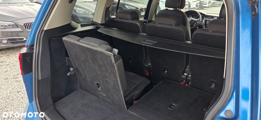 Volkswagen Touran - 25