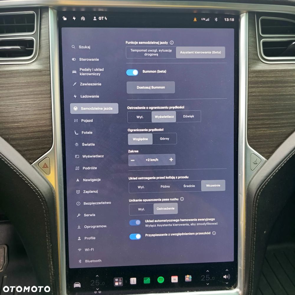 Tesla Model X - 25