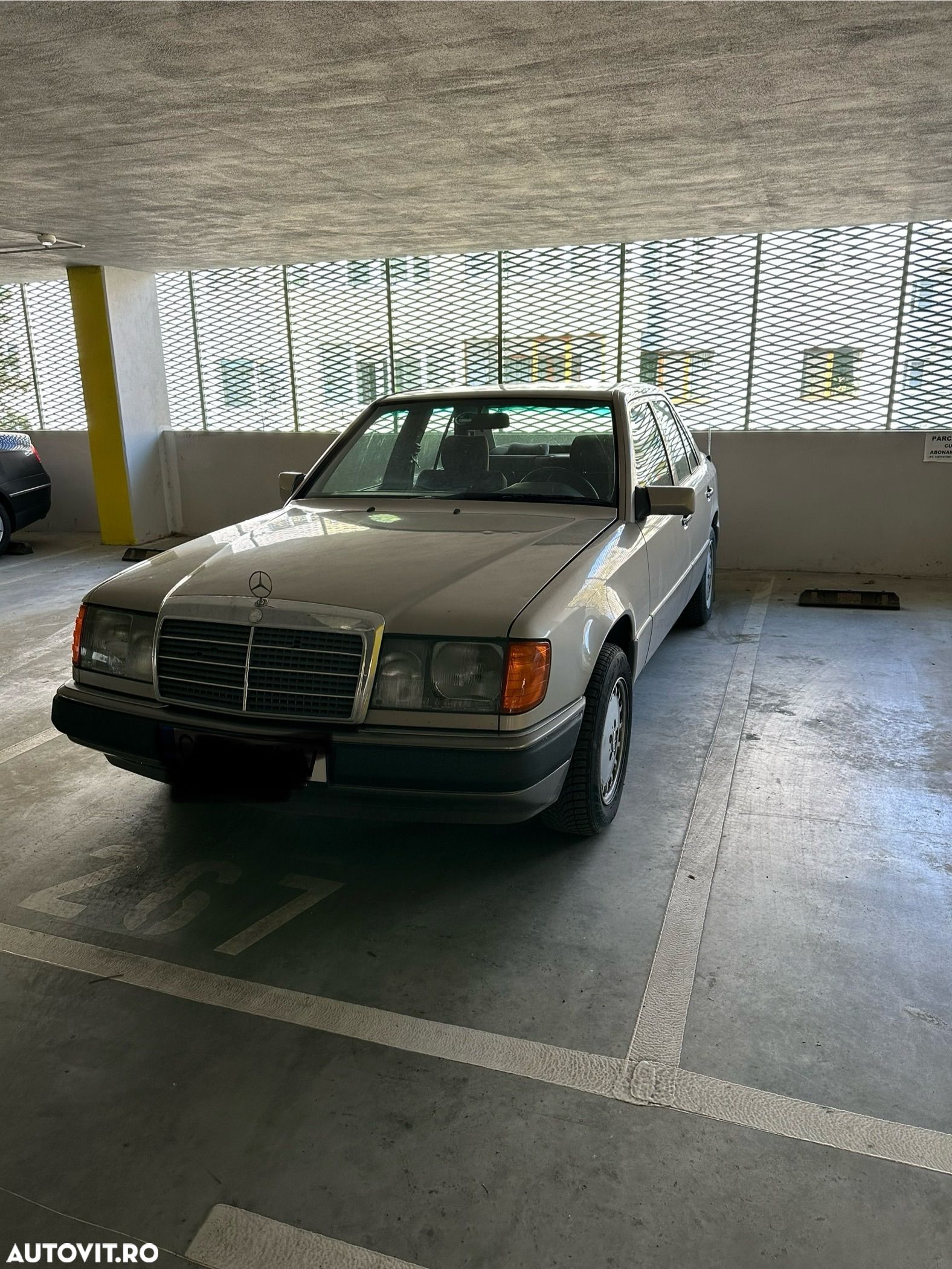 Mercedes-Benz W124 - 1