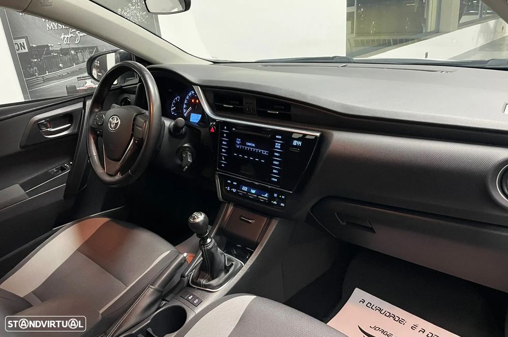 Toyota Auris 1.4 D-4D Exclusive - 26