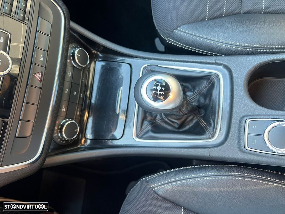Mercedes-Benz A 180 d AMG Line - 32