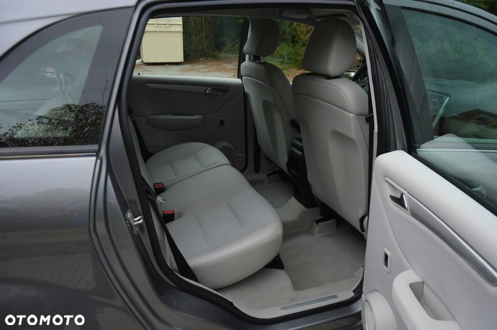 Mercedes-Benz Klasa B 180 BlueEFFICIENCY SPORT EDITION - 20