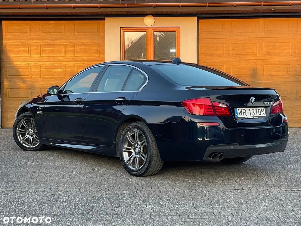 BMW Seria 5 528i xDrive - 7