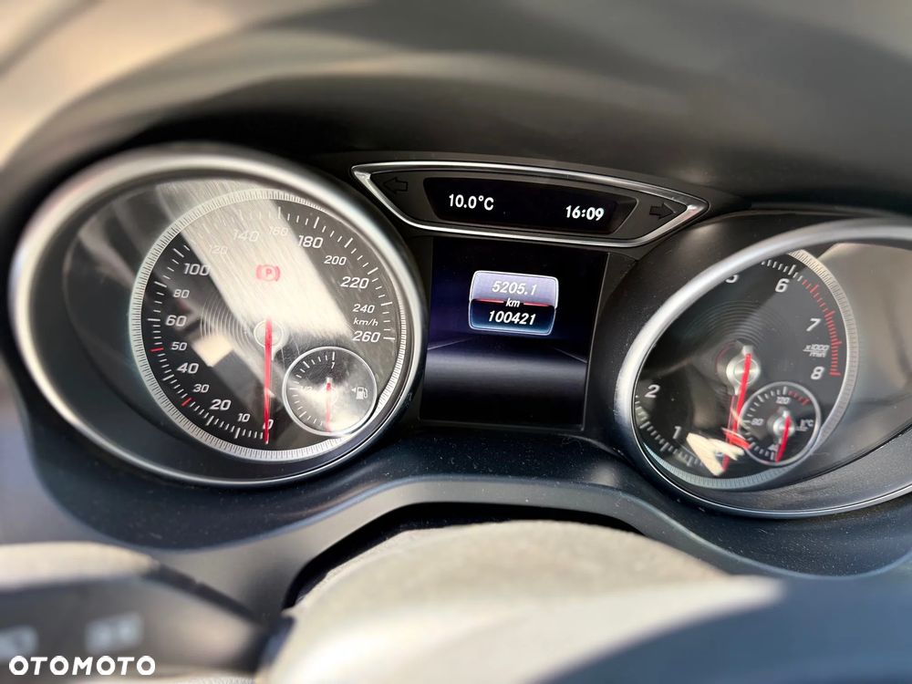 Mercedes-Benz GLA - 13