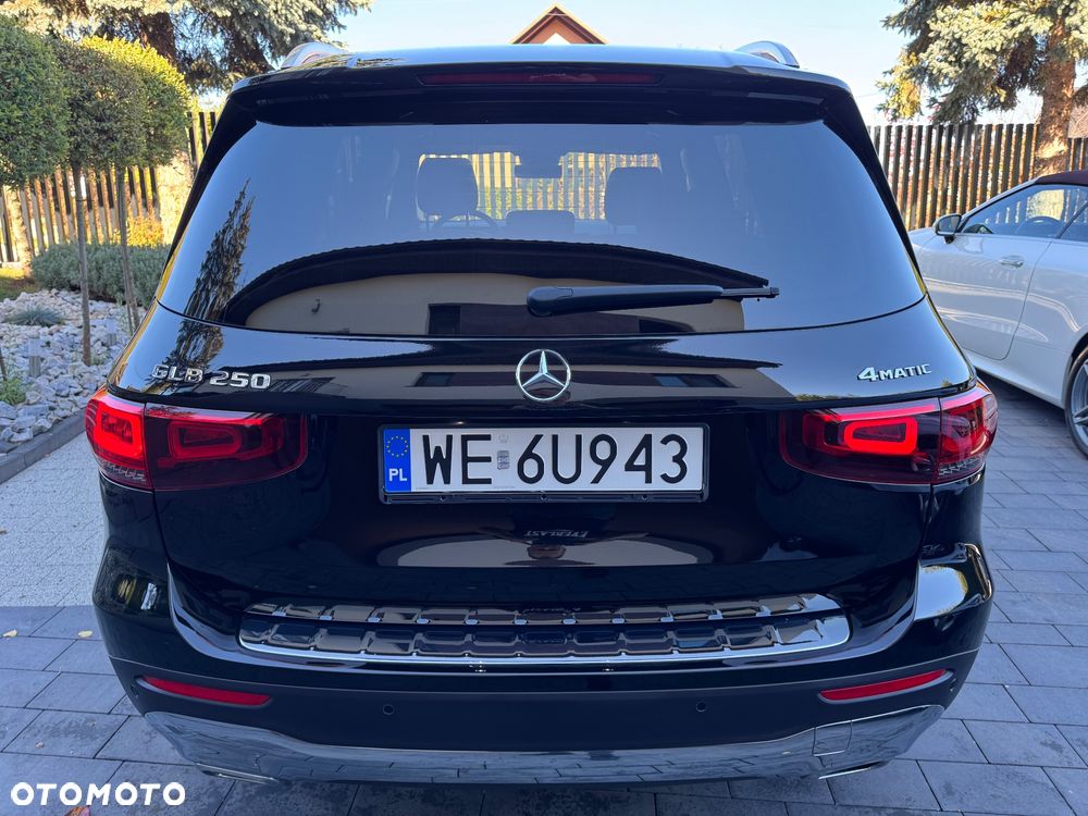 Mercedes-Benz GLB 250 4-Matic Progressive 8G-DCT - 10