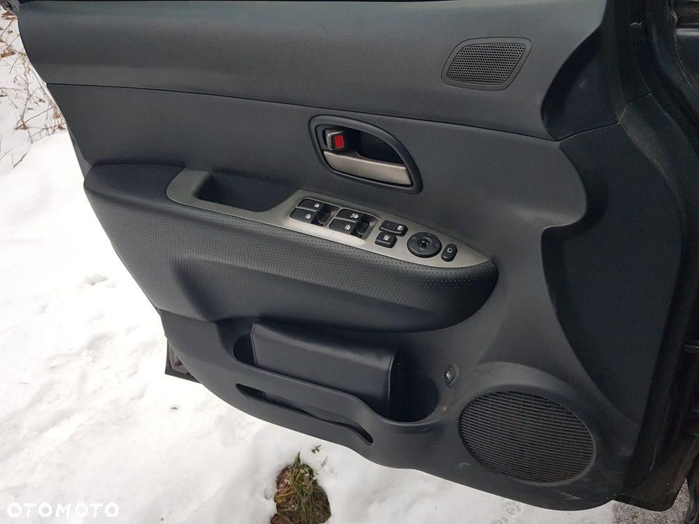 Kia Carens - 15