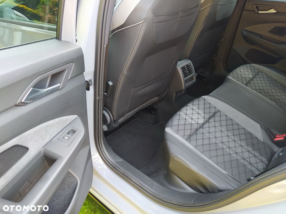 Volkswagen Golf - 8