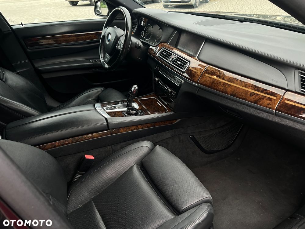 BMW Seria 7 740i - 10