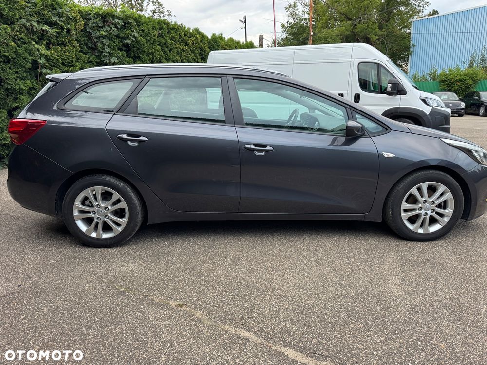 Kia Ceed 1.6 GDI ISG Dream Team Edition - 9