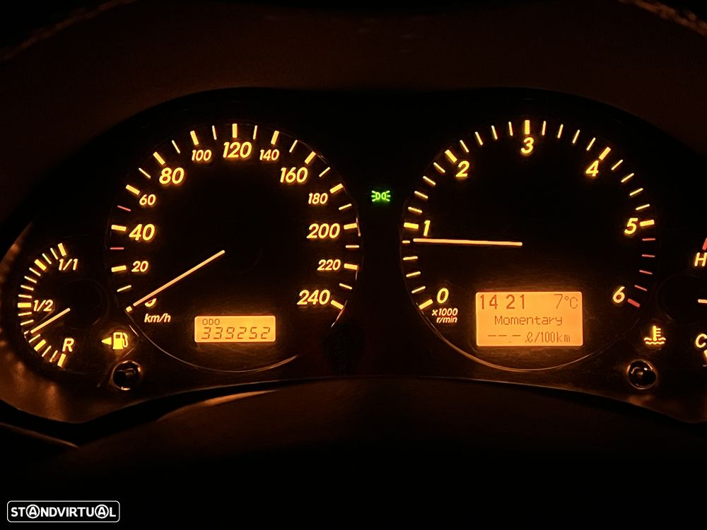 Toyota Avensis SW 2.2 D-4D - 17