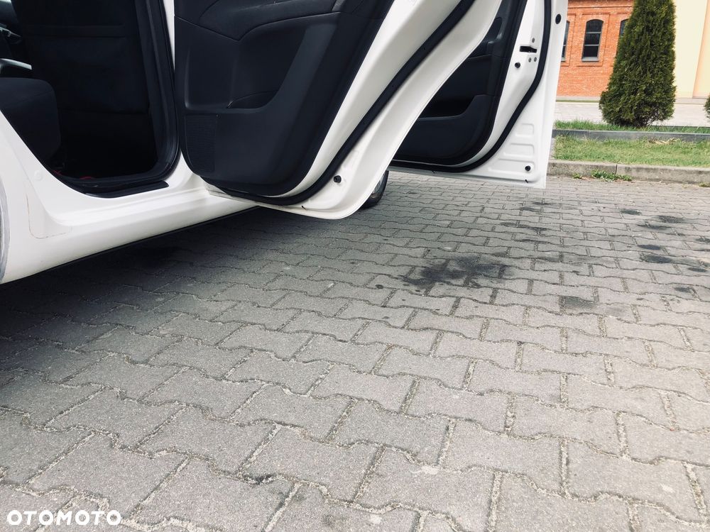 Toyota Auris 1.6 VVT-i Terra - 11