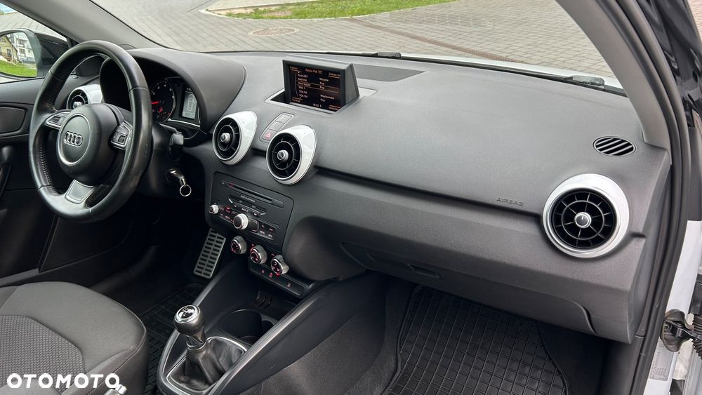 Audi A1 Sportback 1.2 TFSI S line Sportpaket - 33