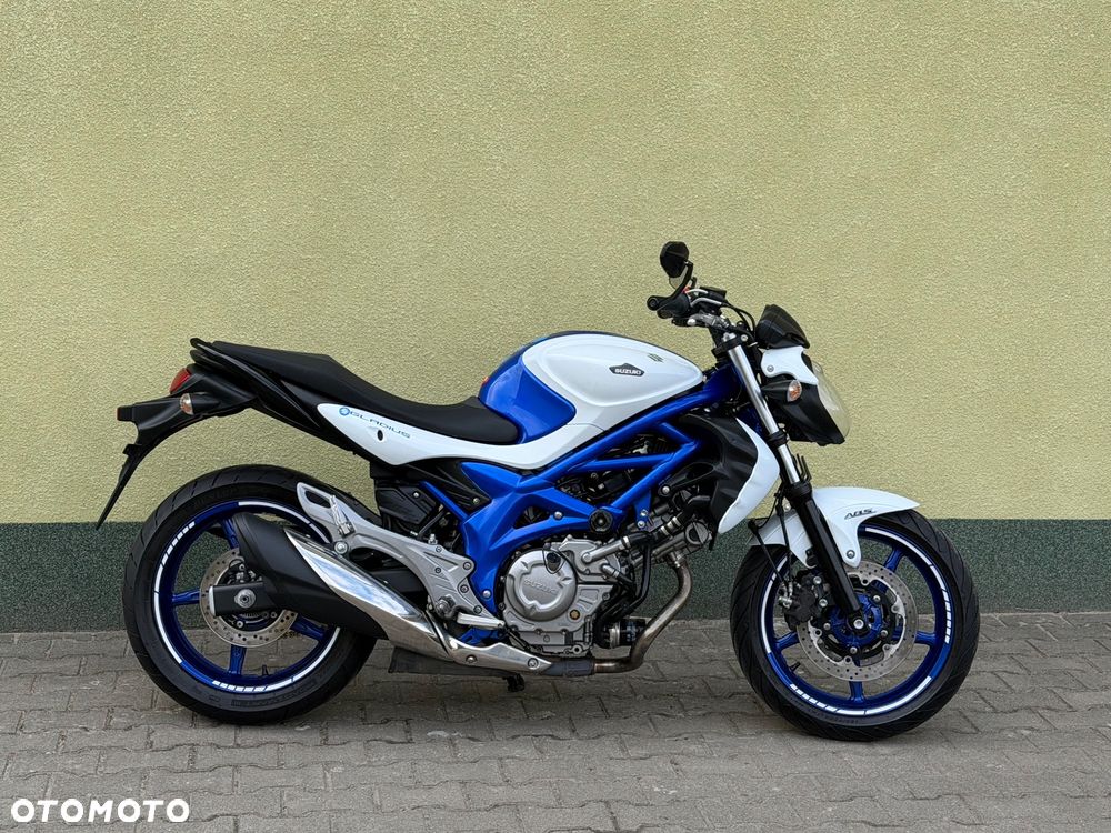 Suzuki Gladius - 7