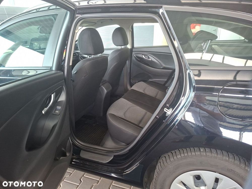 Hyundai i30 1.5 DPI Classic + - 13