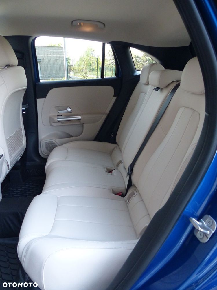 Mercedes-Benz GLA 200 d Progressive 8G-DCT - 19