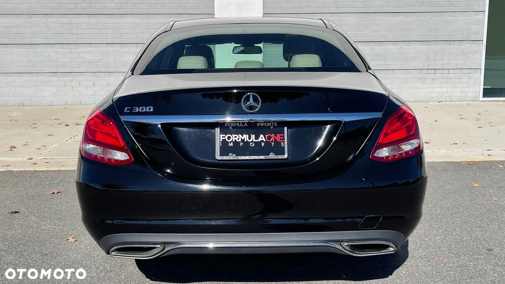 Mercedes-Benz Klasa C 300 9G-TRONIC Exclusive - 8