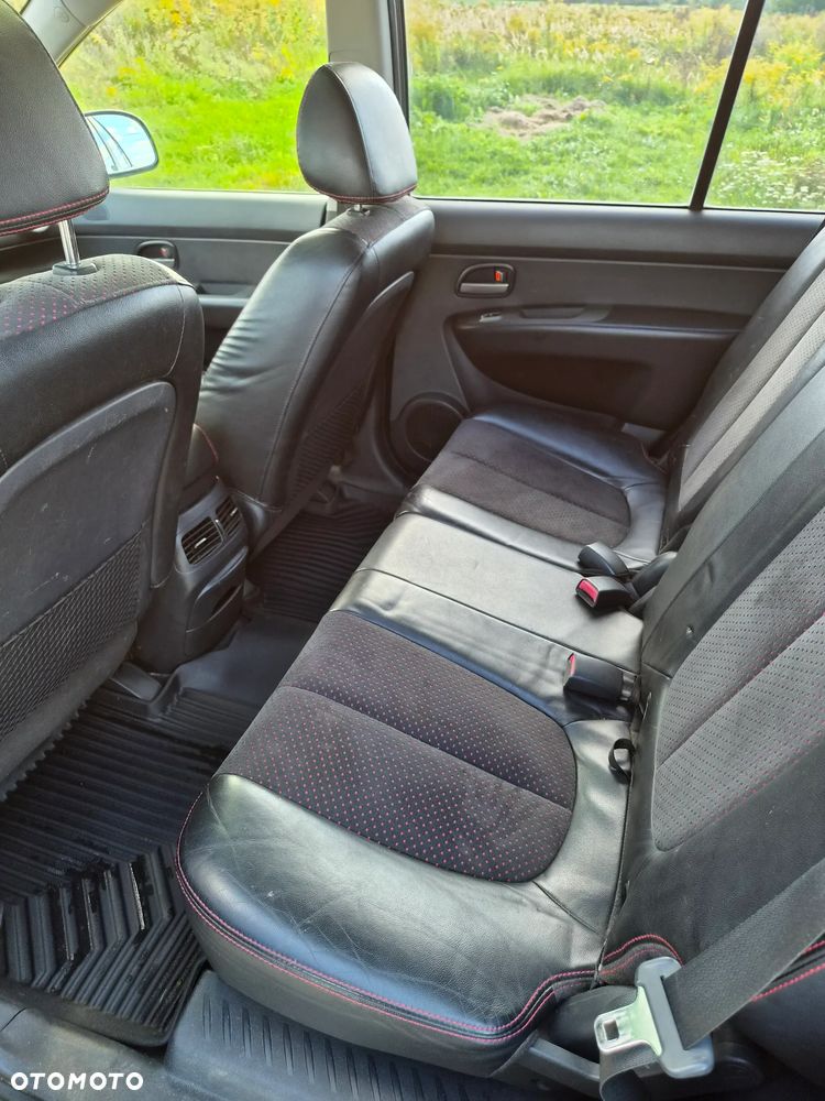 Kia Carens - 27