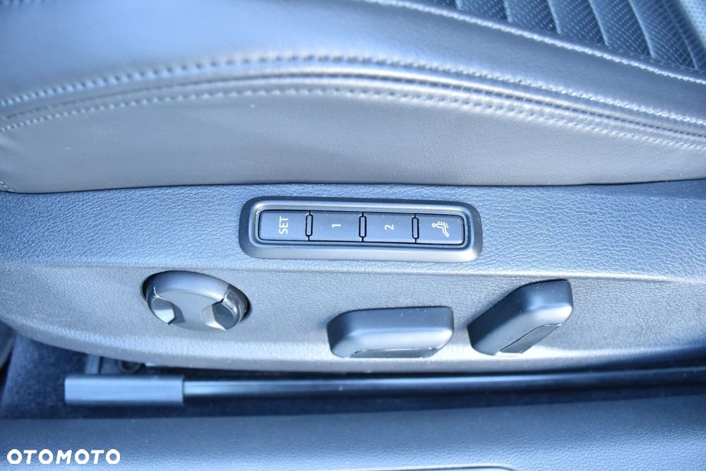 Volkswagen Passat - 28