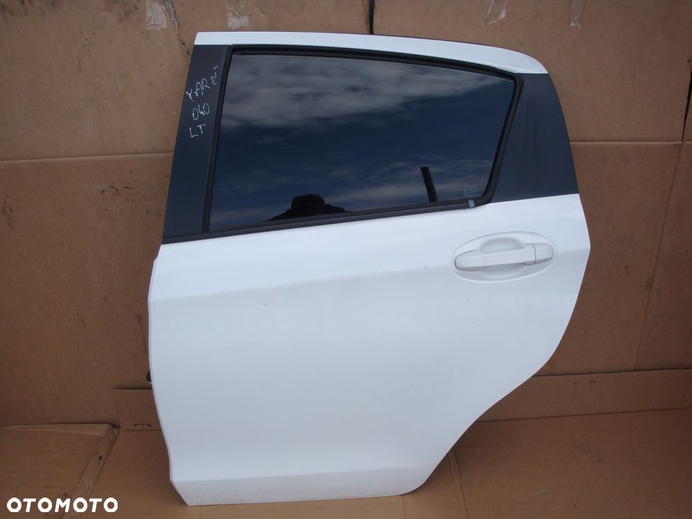 TOYOTA YARIS III DRZWI LEWE TYLNE LAKIER 040 - 1