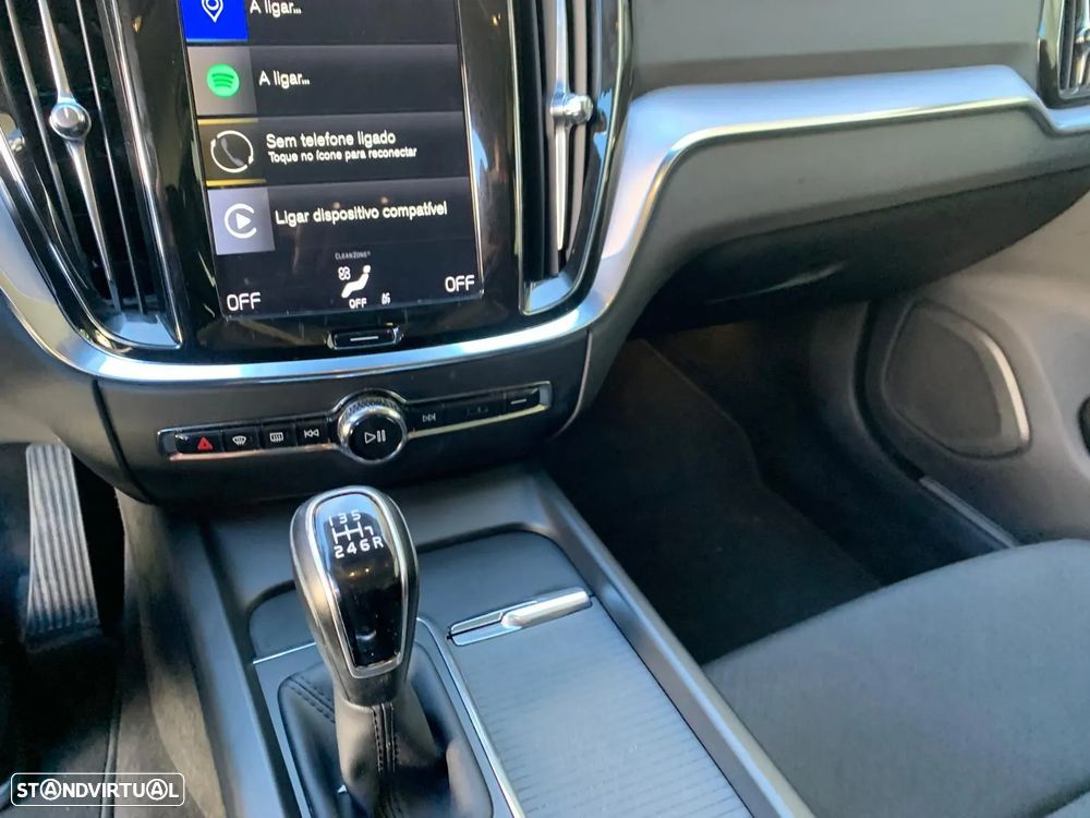 Volvo V60 2.0 D3 Momentum - 4