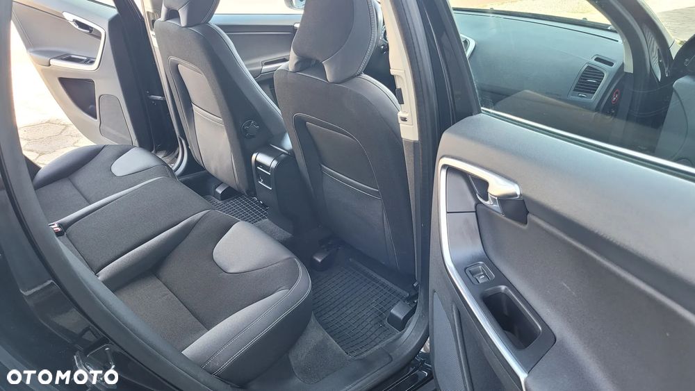 Volvo XC 60 D4 Momentum - 18