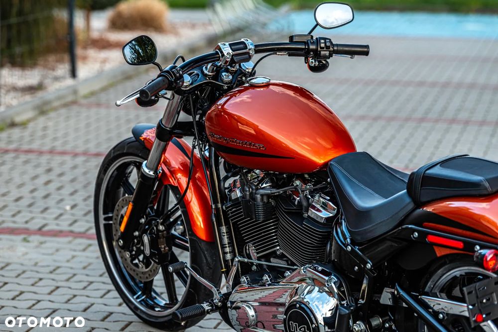 Harley-Davidson Softail Breakout - 11